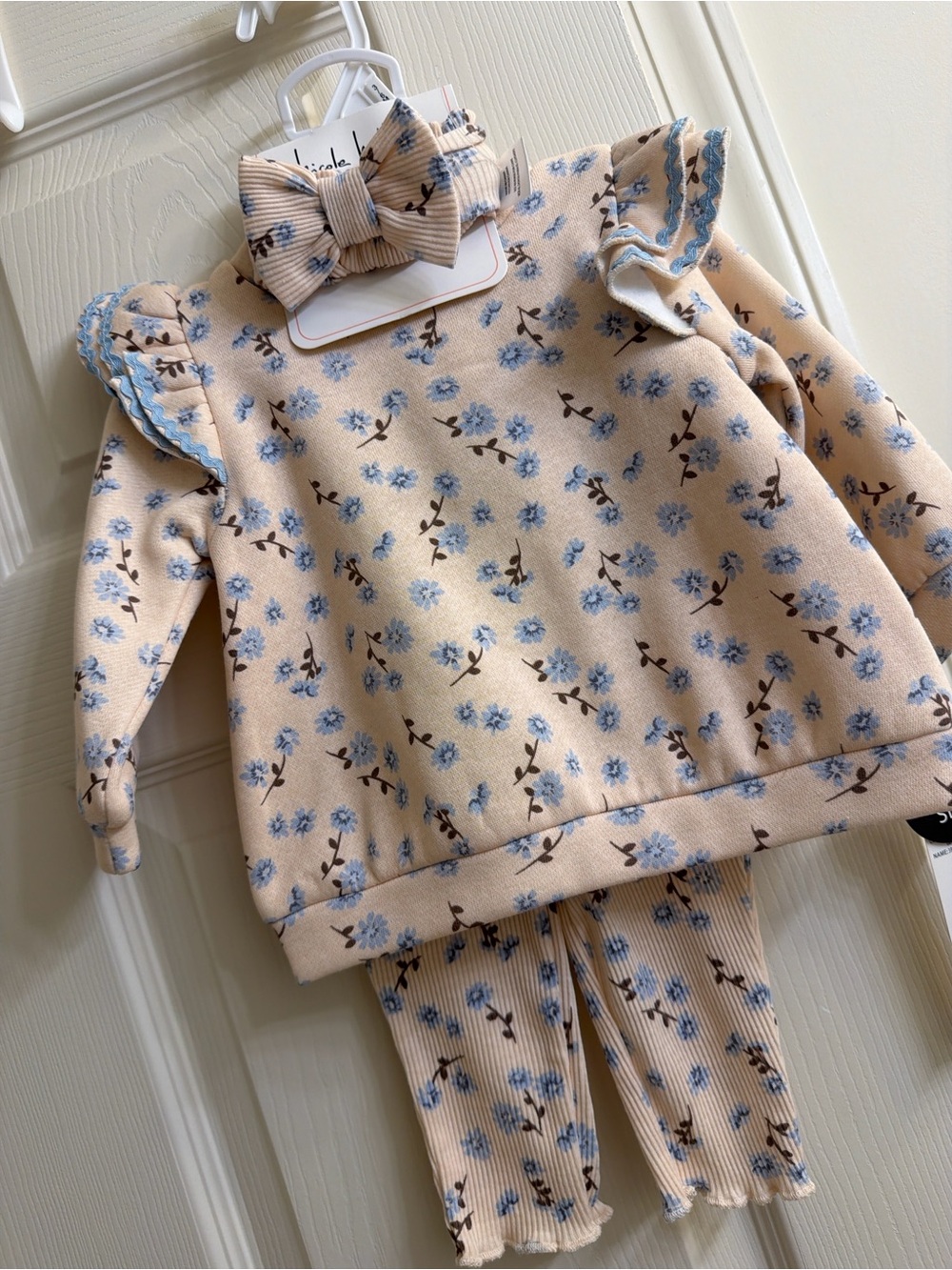 Brand new baby girls clothing bundle 3-6 months size. ALL INCLUDED BUNDLE
